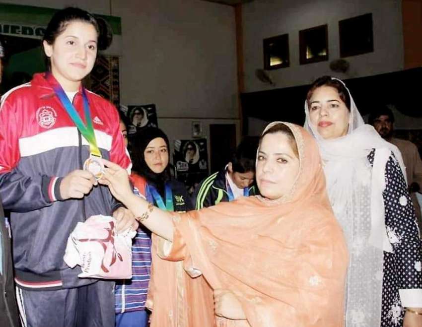 بلوچستان نیشنل پارٹی کی مرکزی خواتین سیکرٹری زینت شاہوانی ..