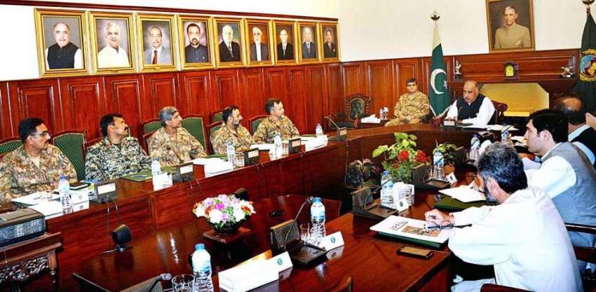 پشاور: گورنر خیبر پختونخوا شاہ فرمان ایک اجلاس کی صدارت ..