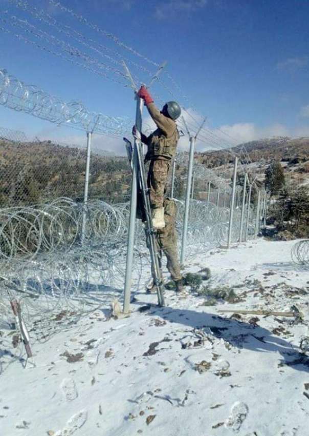 شمالی وزیرستان: پاک افغان بارڈر پر سکیورٹی اہلکار سخت سردی ..