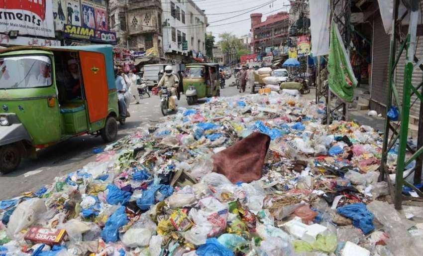 راولپنڈی: اقبال روڈ پر پڑا کچرے کا ڈھیر وبائی امراض کا باعث ..