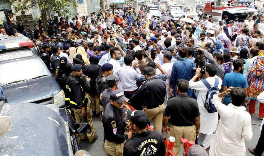 کراچی: سندھ الائنس کے زیر اہتمام سی ایم ہاؤس کے قریب مظاہرہ ..