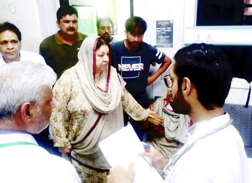 لاہور:صوبائی وزیر صحت ڈاکٹر یاسمین راشد ڈی ایچ کیو ہسپتال ..