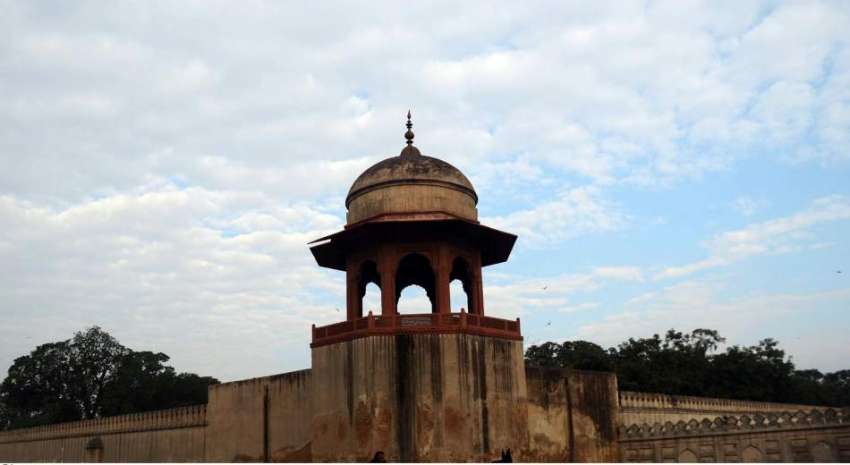 لاہور: تاریخی شالیمار باغ کا دلکش منظر۔