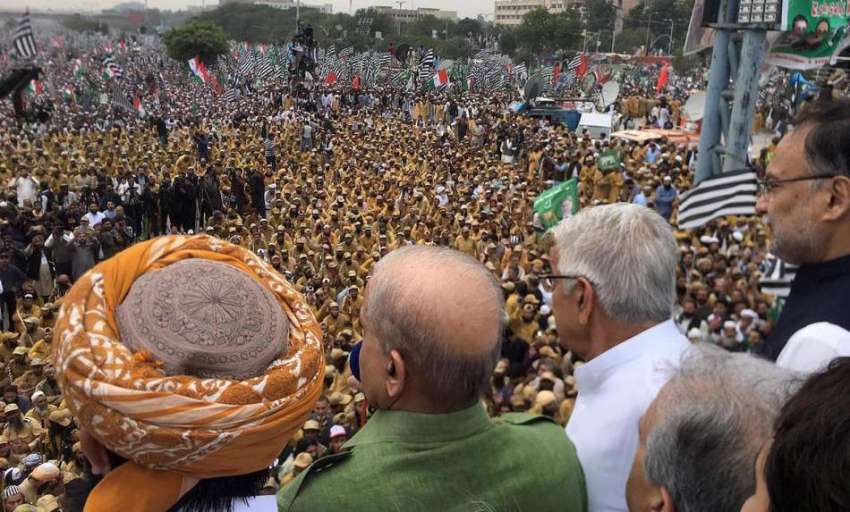 اسلام آباد: مسلم لیگ ن کے صدر شہبازشریف آزادی مارچ کے جلسہ ..