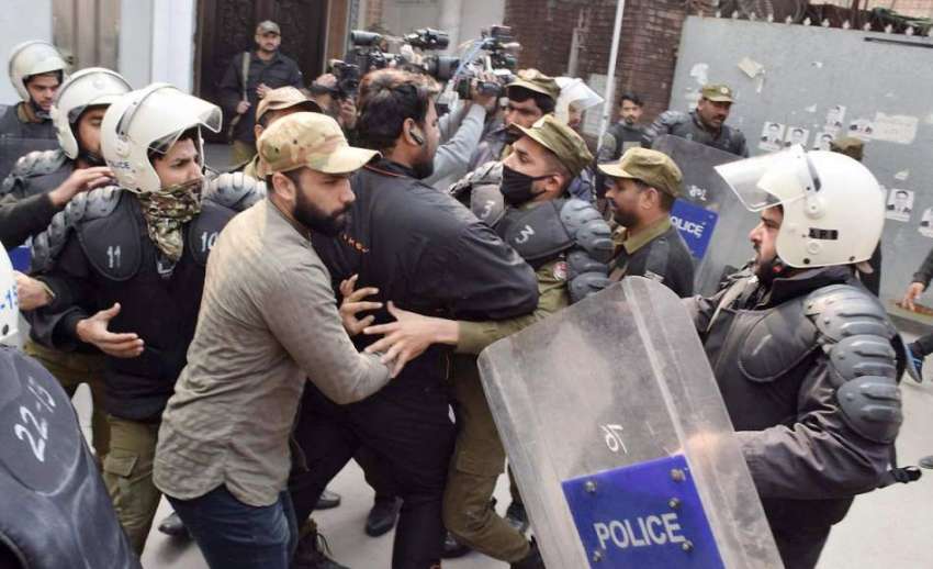 لاہور: تحریک انصاف کے مرکزی رہنما عبدالعلیم خان کی پیشی ..