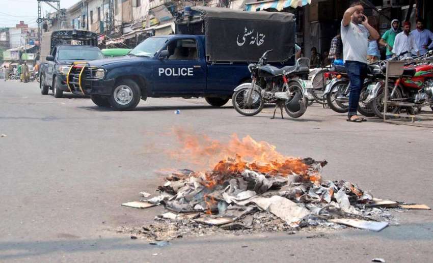 راولپنڈی: راجہ بازار کے تاجر ٹی ایم اے کے خلاف احتجاج کر ..