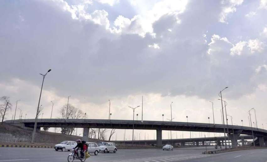 اسلام آباد: وفاقی دارالحکومت میں آسمان پر چھائے بادلوں کا ..