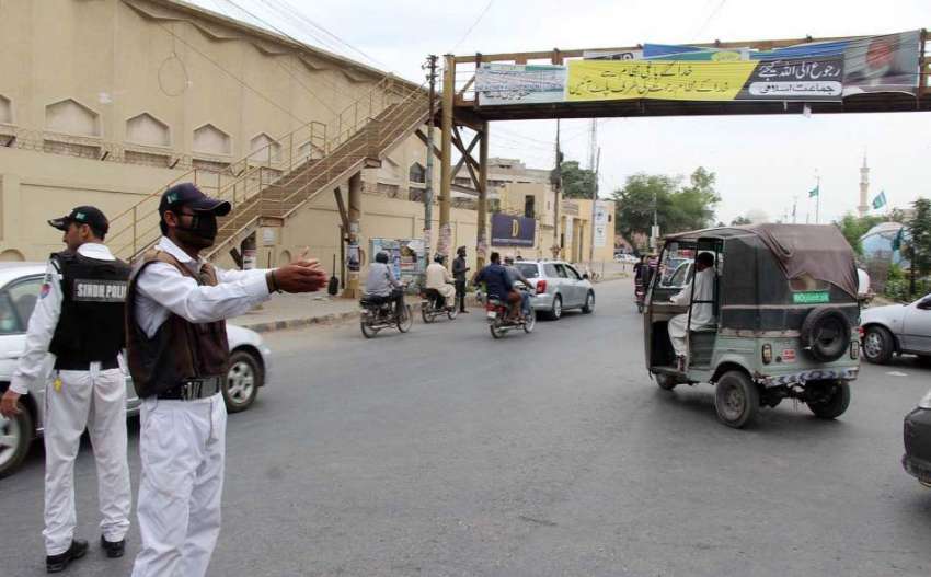 کراچی : لاک ڈوان کے دوران کورنگی جام صادق پل کے پاس ٹریفک ..