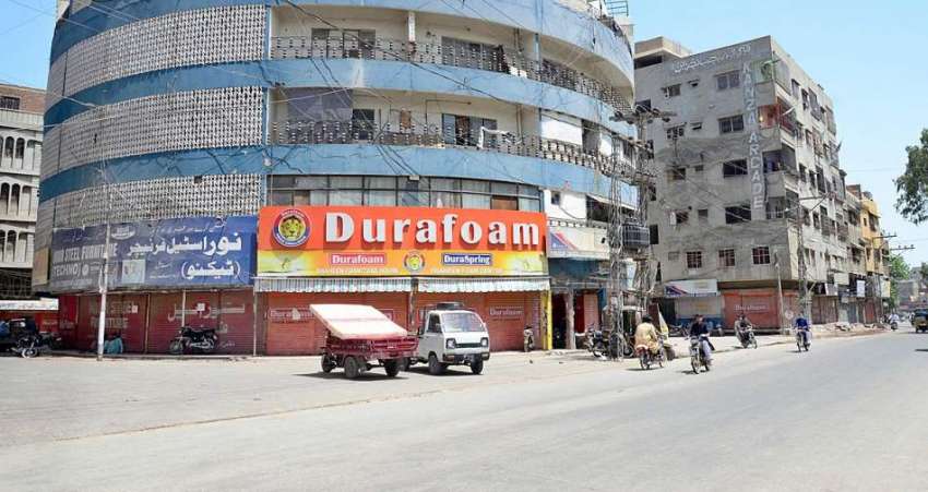 حیدرآباد: لاک ڈاؤن کے دوران ریسالہ روڈ پر بند دکانوں کا منظر ..