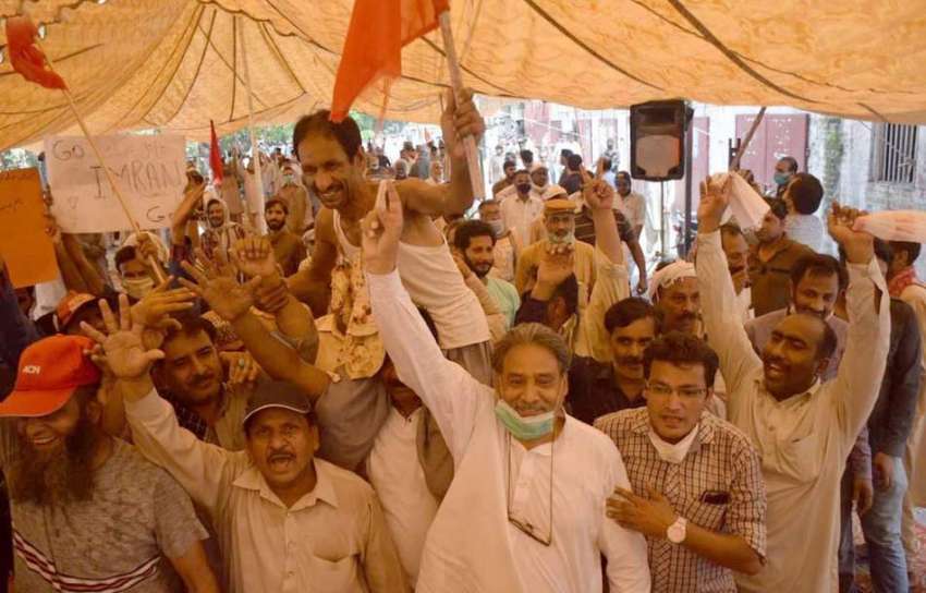 لاہور:ریل مزدور اتحاد کے زیراہتمام رانا طارق کی قیادت میں ..
