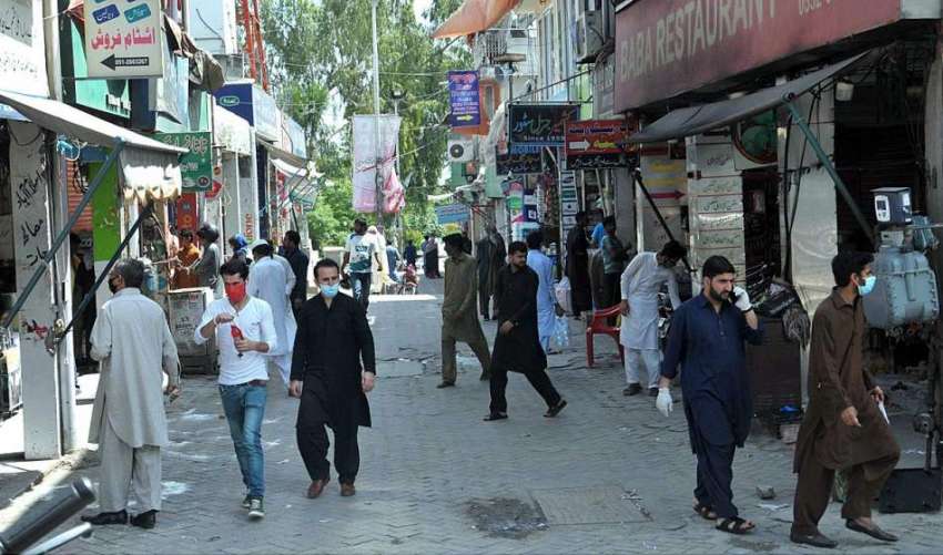 اسلام آباد: شہر میں جزوی طور پر لاک ڈاؤن کے بعد لوگ روزمرہ ..