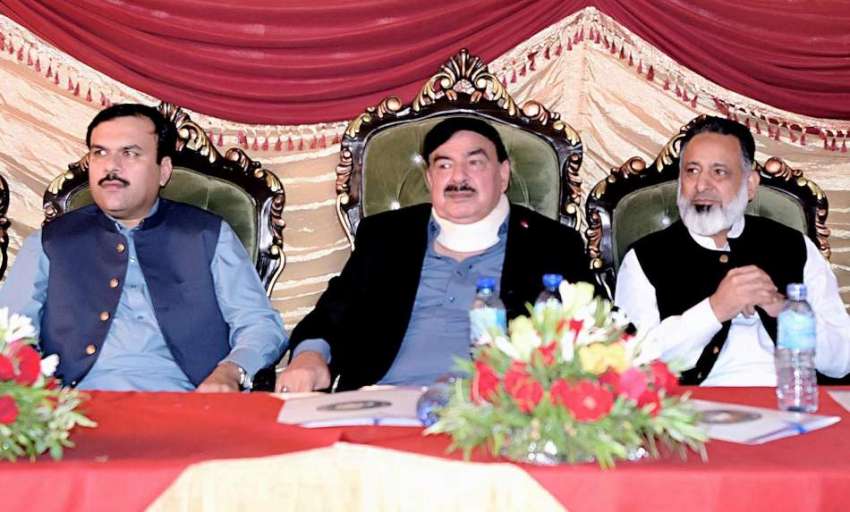 راولپنڈی، وفاقی وزیر ریلوے شیخ رشید احمد چکلالہ میں منعقدہ ..