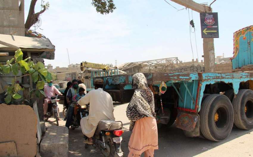 کراچی: لیاری نیازی چوک کورونا وائرس کے پھیلاو کے خدشہ کی ..
