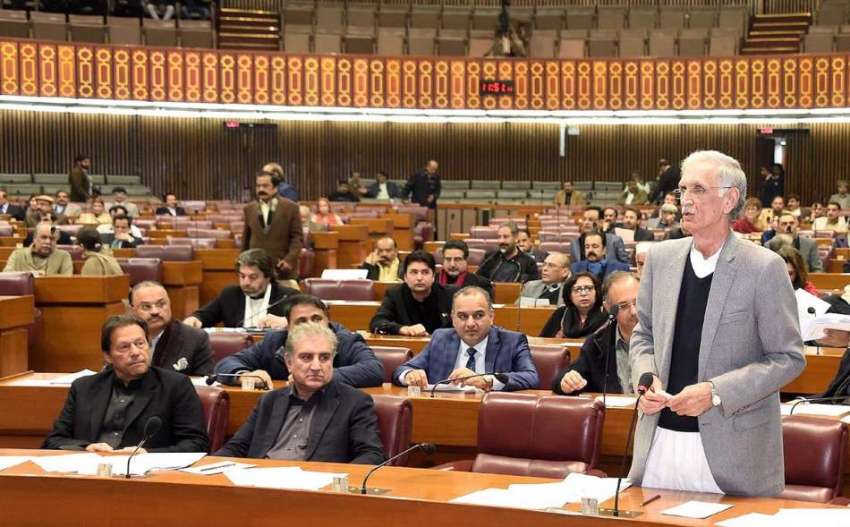 اسلام آباد: وزیر دفاع پرویز خٹک پارلیمنٹ ہاؤس میں قومی اسمبلی ..