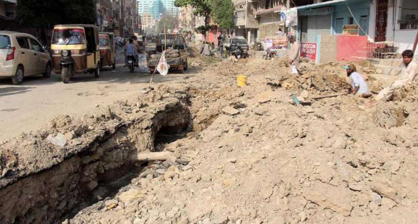 کراچی، لائینز ایریا میں سیوریج کی لائن کا تعمیراتی کام ہو ..