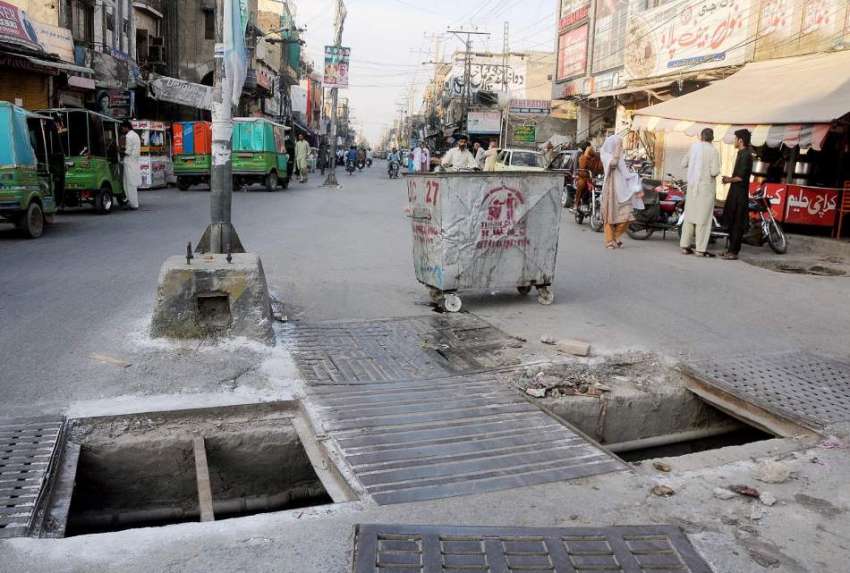 راولپنڈی: صادق آباد کے علاقہ ٹرانسفارمر چوک میں کھلے مین ..
