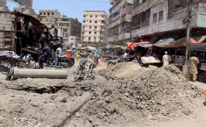 کراچی : رنچھولائن کباڑی مارکیٹ کی سڑک کا تعمیراتی کام سست ..