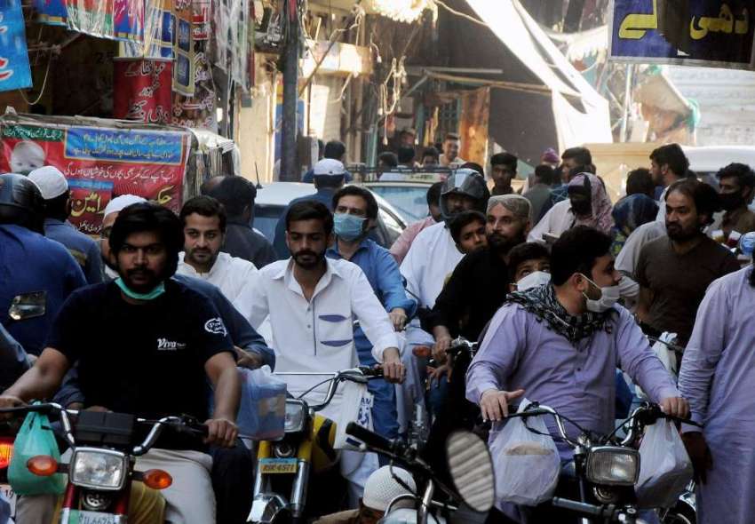 راولپنڈی: افطاری کا سامان خریدنے کیلئے کرتار پورہ آنے والے ..