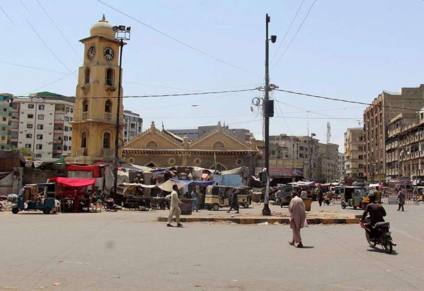 کراچی : شہریوں کو کورونا وائرس سے بچاؤ کی خاطر لگائے گئے ..
