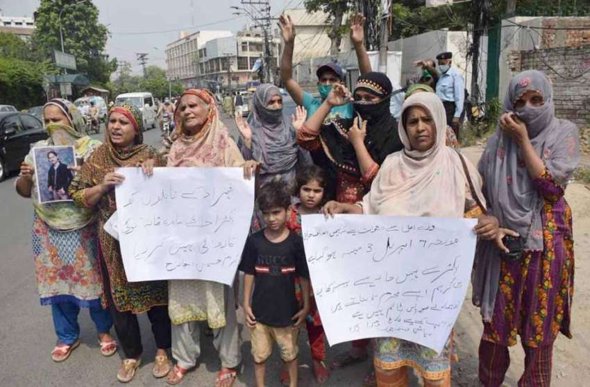 لاہور: تھانہ سانده پولیس کی جانب سے انصاف نہ ملنے پرخواتین ..