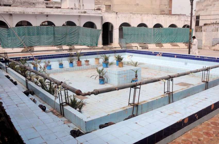 راولپنڈی:حکومتی ایس او پی کے تحت قدیمی جامع مسجد میں وضو ..