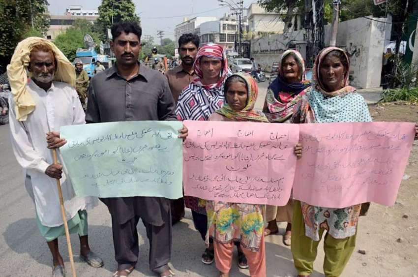 لاہور: حافظ آباد کے رہائشی اپنے مطالبات کے حق میں احتجاج ..