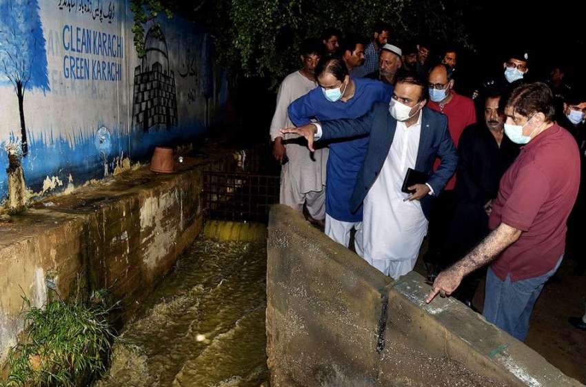 کراچی : شہر قائد میں طوفانی بارش کے نتیجے میں سیلابی ریلے ..