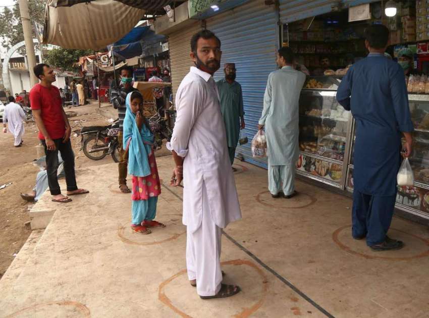 کراچی، کورونا وائرس کو پھیلنے سے روکنے کیلئے ملیر کے علاقے ..
