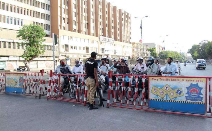 کراچی: سندھ گورنمنٹ کی جانب سے کور ونا وائرس کے پھیلاوکوروکنے ..