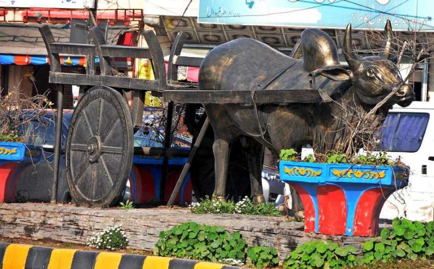 راولپنڈی: کچہری روڈ پر پی ایچ اے کی طرف سے بیل گاڑی کا ماڈل ..