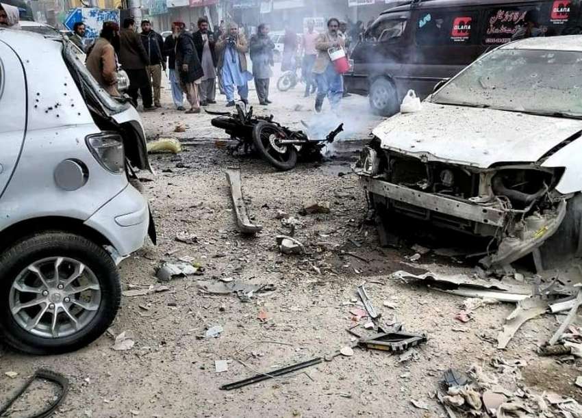 کوئٹہ: شہر کے شاہراہ اقبال روڈ پر دھماکے کے بعد موقع پر ہونے ..