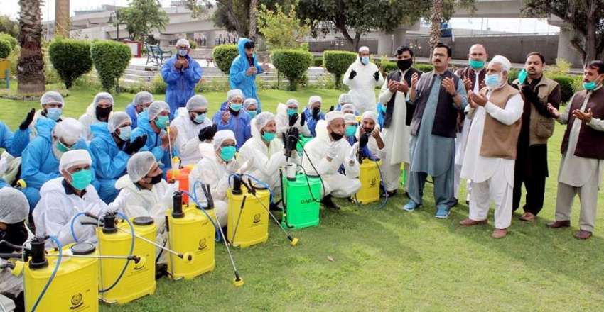 پشاور، فوکل پرسن انچارج مدثر نذر کورونا وائرس سپرے کش ٹیم ..