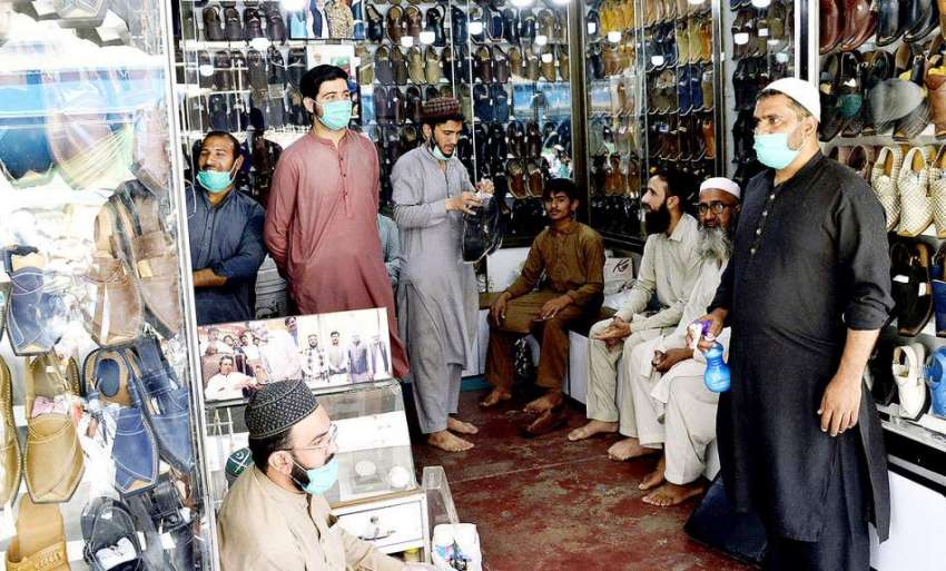 پشاور : لاک ڈاؤن میں نرمی کے باعث جہانگیر پورہ بازار میں ..