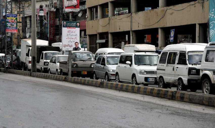 راولپنڈی: انتظامیہ اور ٹریفک پولیس لاک ڈاون پرمل کروانے ..