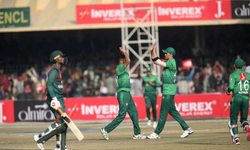 لاہور: پاکستان اور بنگلہ دیش کی کرکٹ ٹیمیں دوسرے ٹی ٹونٹی ..