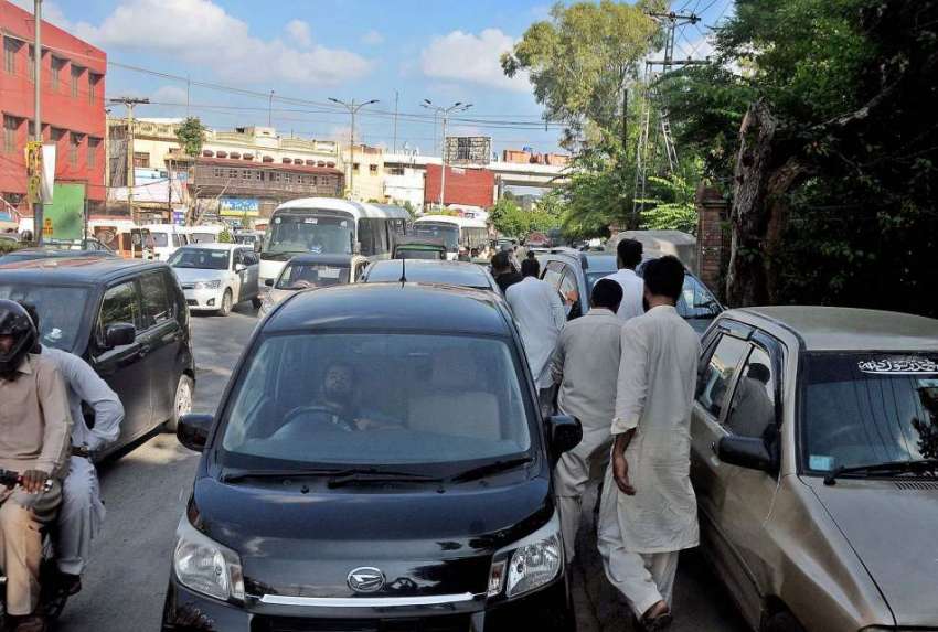 راولپنڈی: مریرحسن پر ٹریفک جام کا نظارہ۔
