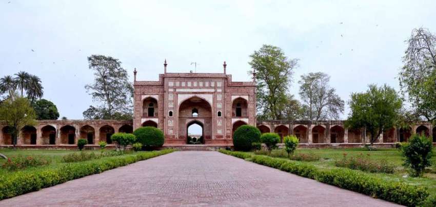 لاہور: جہانگیر کے تاریخی مقبرے کا نظارہ۔ یہ مقبرہ شہنشاہ ..