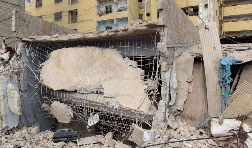 کراچی :سومر اگلی ٹمبر مارکیٹ میں گرنے والی عمارت کا ملب تین ..