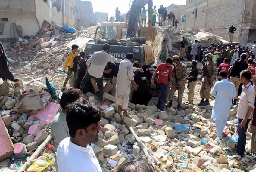 کراچی: کورنگی اللہ والا ٹاون میں گرنے والی چار منزلہ عمارت ..