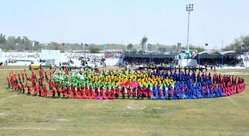 سبی: سبی میلہ کی افتتاحی تقریب کے دوران مختلف اسکولوں کے ..
