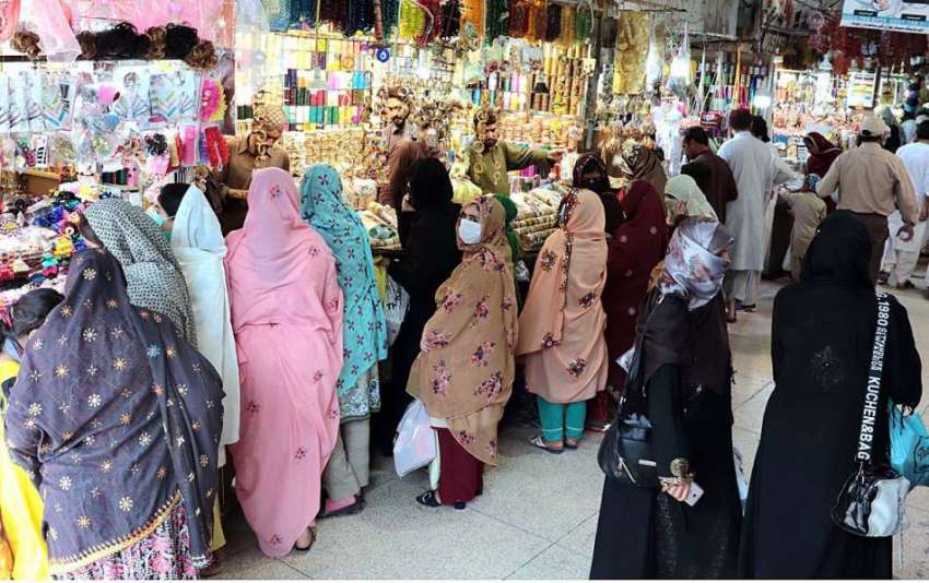 کوئٹہ: عید کی خریداری کے لئے بغیر کسی احتیاطی اقدام اورسماجی ..