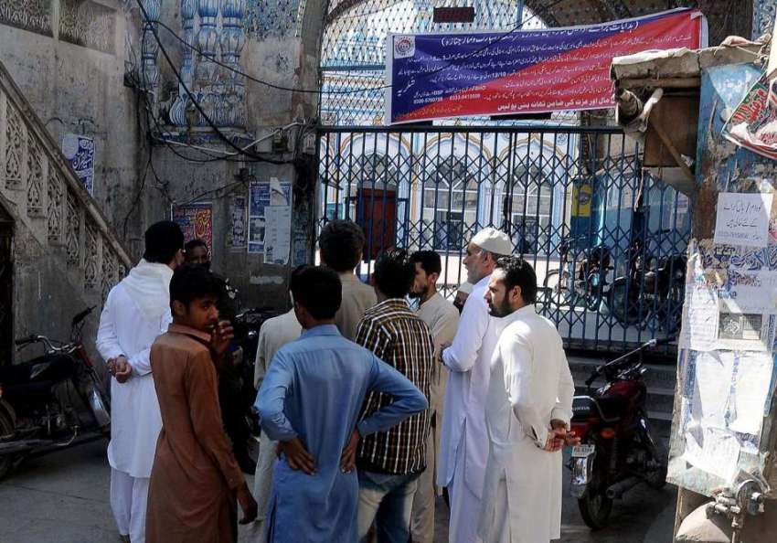 راولپنڈی، جامع مسجد قدیمی میں جمعہ پڑھنے کیلئے آنے والے ..