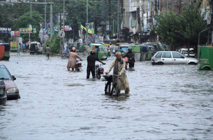 لاہور : صوبائی دارالحکومت میں ہونے والی موسلا دھار بارش ..