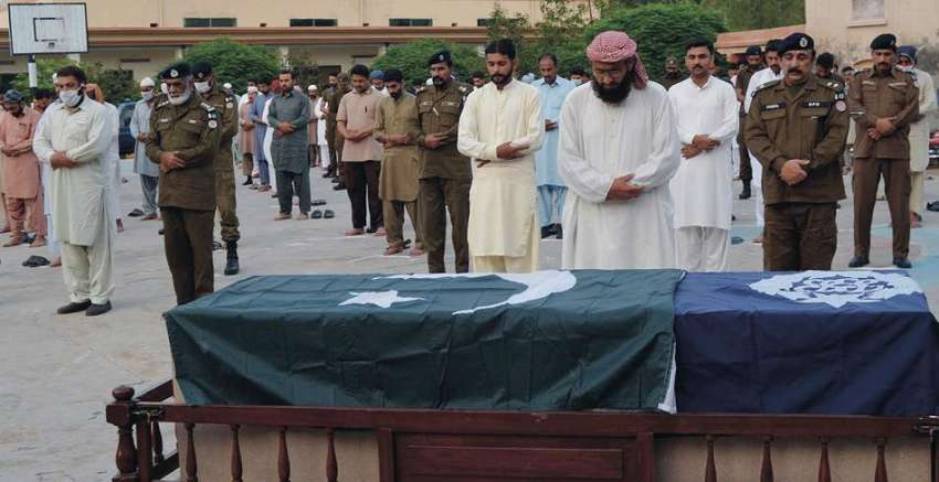 سرگودہا:شہید کانسٹیبل ظہیر ملک کی نماز جنازہ ادا کی جارہی ..