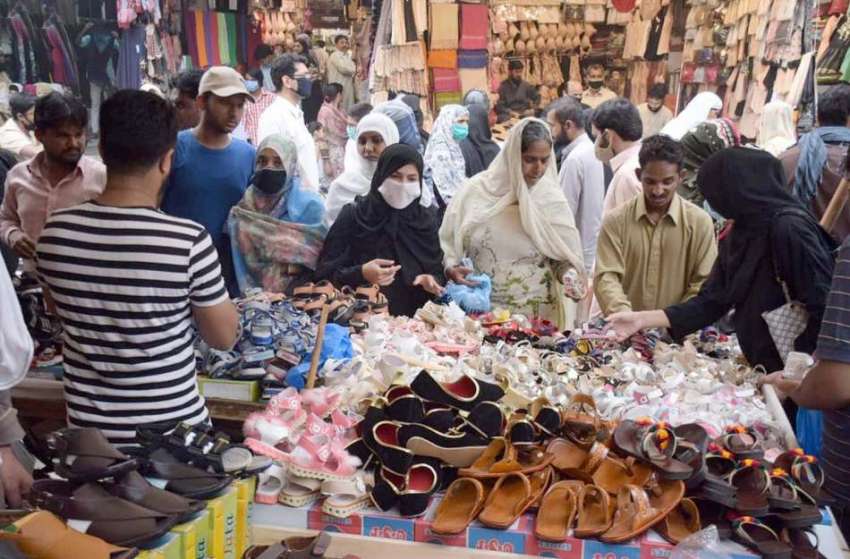 لاہور: لاک ڈاؤن میں نرمی کے بعد کاروبار کھلنے پر اچھرہ بازار ..
