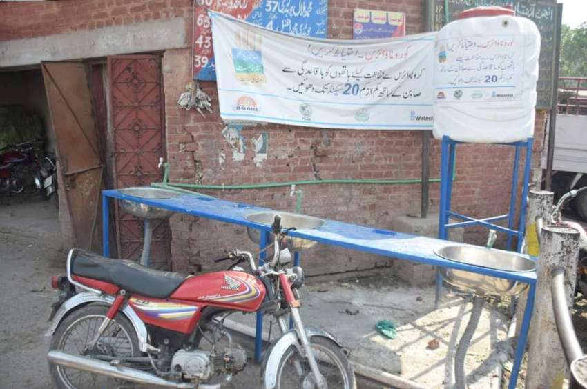 لاہور : انتظامیہ کی غفلت کے باعث سبزی منڈی میں کورونا وائرس ..