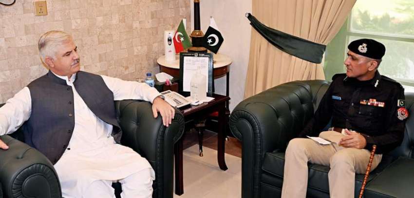 پشاور، وزیراعلی خیبرپختونخوا محمود خان سے انسپکٹر جنرل ..