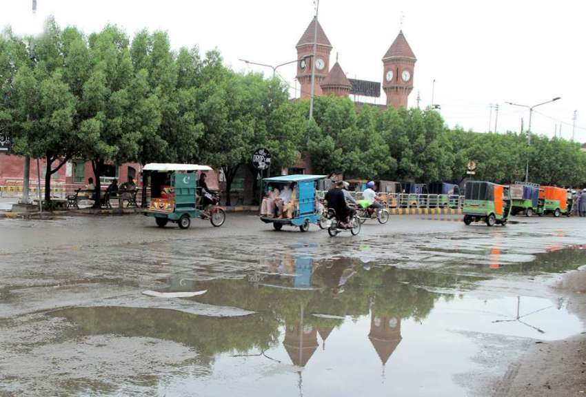 لاہور: صوبائی دارلحکومت میں بارش کے بعد ریلوے اسٹیشن کے ..