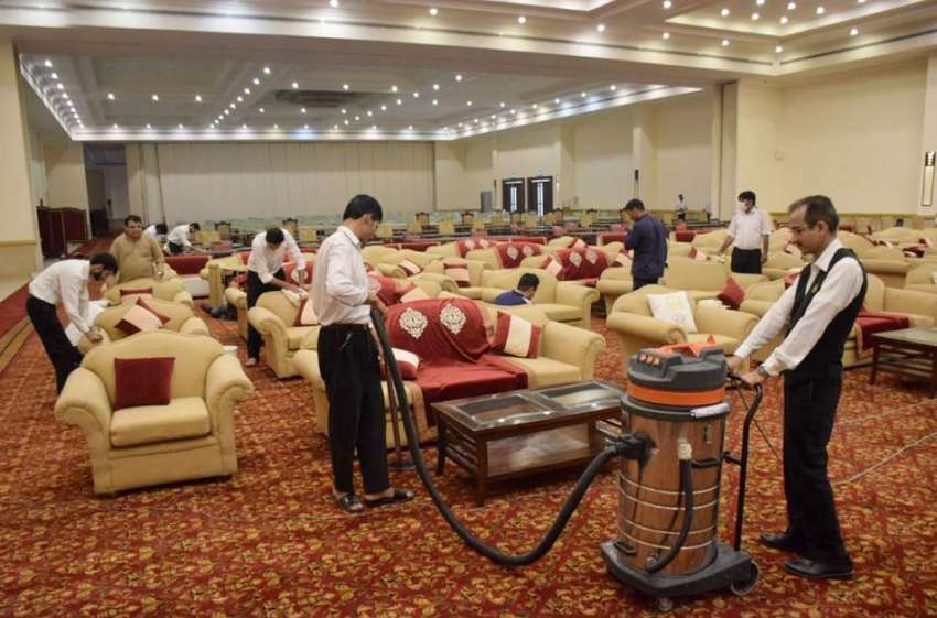 لاہور : ملازمین پانچ جون کوفلیٹیز ہوٹل میں منعقد ہونے والے ..