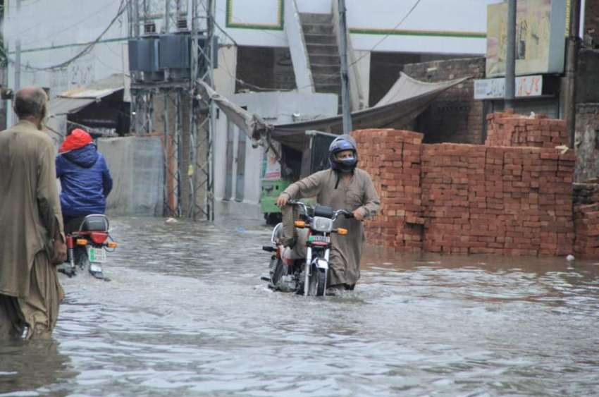 لاہور : صوبائی دارالحکومت میں ہونے والی موسلا دھار بارش ..